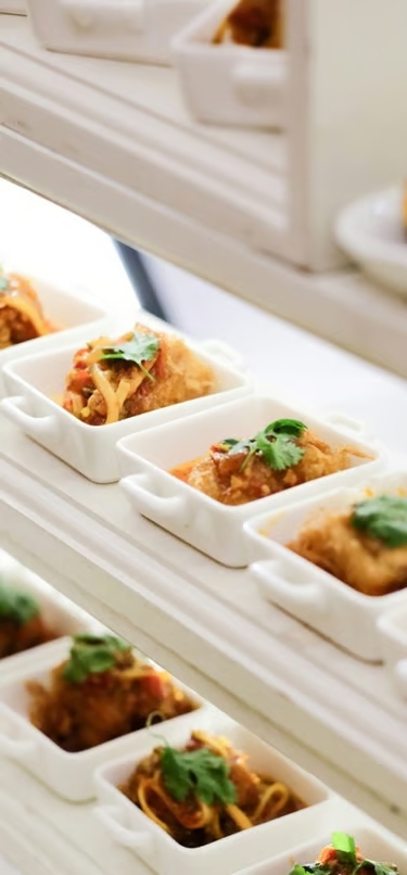 Bandejas de menús equilibrados y sostenibles preparados por SIRCS